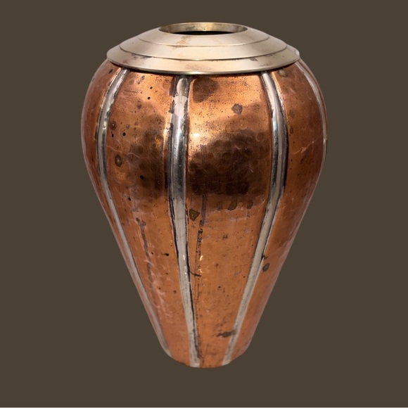 Vintage Maccanah Brass Works 14.5" Hammered Copper Urn / Mantle Vase / Brass Top - Picture 3 of 12